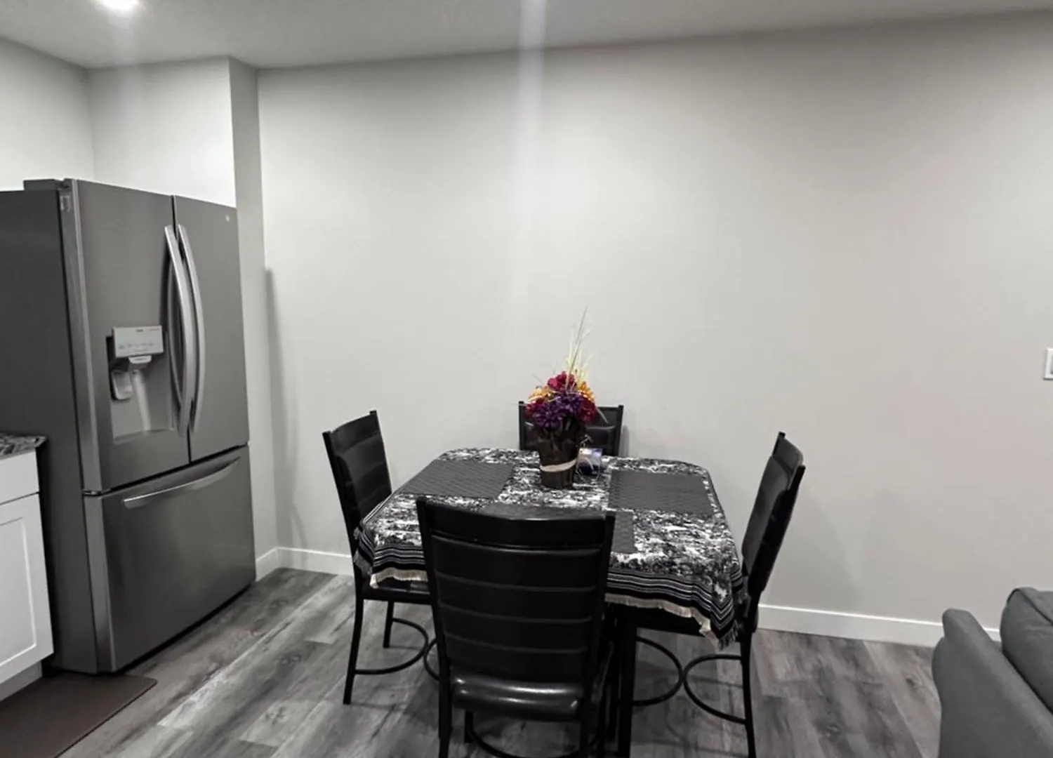 Elegant Cozy Private Apartment YYC Canadá